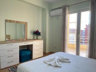 Spacious Urban Nest - 3