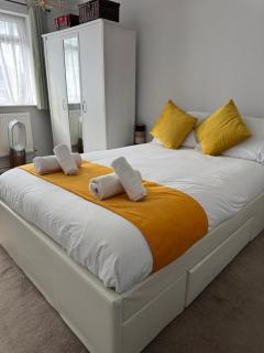 Stylish 2 Bedroom Apartment - 2