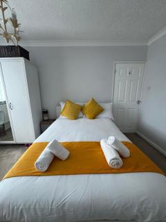 Stylish 2 Bedroom Apartment - 1