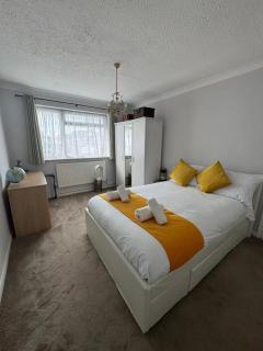 Stylish 2 Bedroom Apartment - 9
