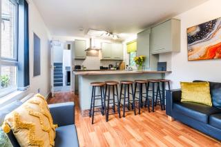 6 Bedroom Holiday Lodge with Secure Free Parking - Sheffield - 9