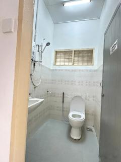 2 bedroom Kuala Terengganu House Near to City and Gong Badak - 6 pax max - 6