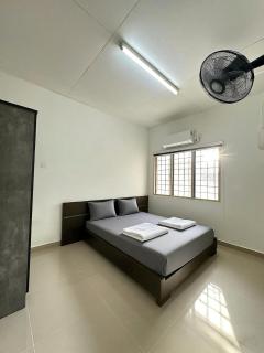 2 bedroom Kuala Terengganu House Near to City and Gong Badak - 6 pax max - 4