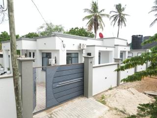 Strandnahes Haus mit Klima, Waschmaschine und Wifi - Dar es Salaam - 1