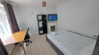Fenia Estate - Barking - 8