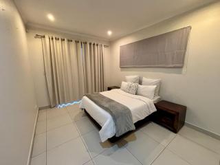 The Cozy Double , 2 Full Rooms , Spacious Living Room And A Double Garage - 2