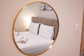 Luxury Gem Apartment - 9