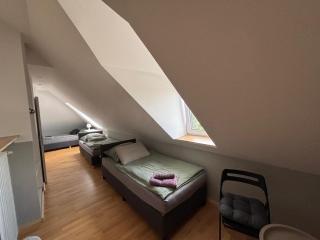 Zimmer für 3 Personen, Kühlschrank-Bad - Meine - 1