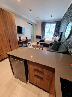 Luxury Menlyn Maine Apartment - Pretoria - 1