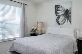 Lakefront 7 Bedroom Duplex, Pool, Boat, and Hottub - Orlando - 4