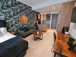 Luxury Menlyn Maine Apartment - 8