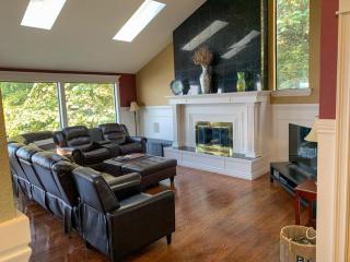 Beautiful Puget Sound Waterfront Villa - 3