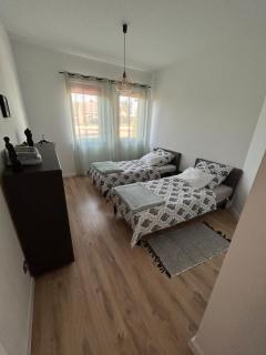 Luxury 2 bedroom apartment and garden - 1