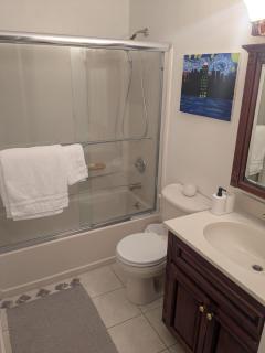 2BR 2BA Condo - Quick NYC Access! - 4