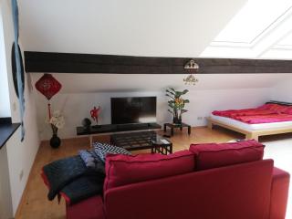 Großzügige und kunstvolle Dachgeschosswohnung - Leichlingen - 2