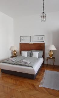 DinerDowntown in Váci Street with free garage - 8