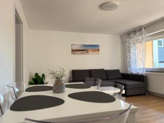 Sunny Suite mit Balkon - Küche - Bad - 2