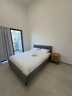 One-Bedroom Garden Apartment with Balcony - 2 - 5