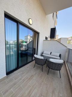 One-Bedroom Garden Apartment with Balcony - 2 - 4