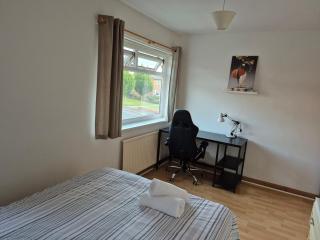 private room with shared bathroom 20 minutes walk to Durham centre - 7