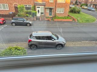 private room with shared bathroom 20 minutes walk to Durham centre - - 6