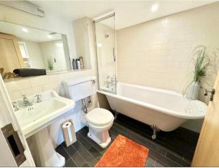 City Stays cosy 3 Bedroom Flat in Canterbury wt Cathedral views - 6