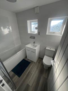 Oakwood Avenue Retreat - Charming 3 Bedroom House - 3