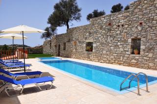 Villa Leonidas just enjoy your holidays - Pitsidia - 0