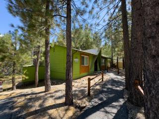Robinson's Roost - This Sierra style cabin is the perfect mountain escape, Pacman and arcade games! - Big Bear Lake - 0