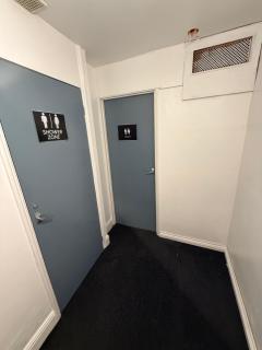 Large Studio Flat in heart of Camden market - 9