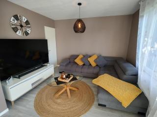 Comfortable house with garden - 0
