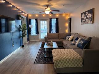Gym, Pool, EV, 8mins to ATX DownTown/Airport - 9