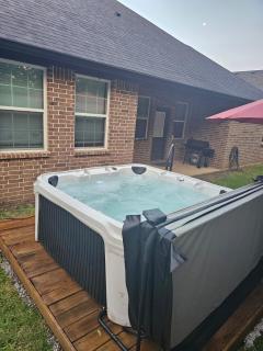 Sporty Spot - Hot Tub - Walk to AT&T Stadium - 5