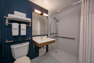 Fairfield Inn by Marriott JFK Airport - 6