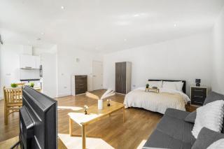 Lovely private spacious studio - Borehamwood - 1