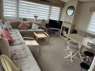 Gold Plus 3 Bed ABI Summer Breeze Modern Caravan with Sea View Pet Friendly - 2