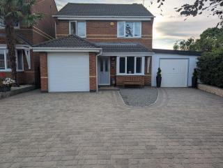 Spacious 3 bedroom house with games room - 7