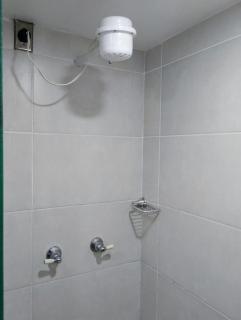 Habitación con cama queen y baño privado cerca del parque - La Ceja - 2