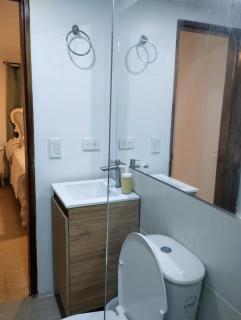 Habitación con cama queen y baño privado cerca del parque - La Ceja - 5