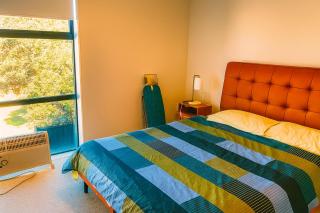 Spacious 3BR Townhouse Near Auckland City Centre - Stylish and Refreshing Stay - 5