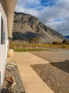 Vineyard Vacation Home Hot Tub Sunroom - Keremeos - 8