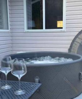 Vineyard Vacation Home Hot Tub Sunroom - Keremeos - 4