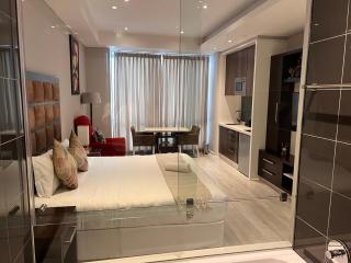 Sandton Skye Apartment - 8