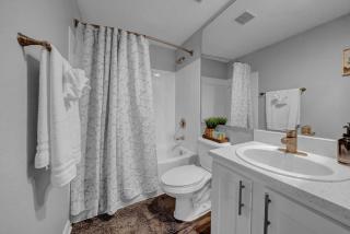 Urban 2br2ba Minute To Airport & Westchase #12 - 3