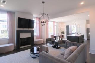 Songbird Suites - Sleeps 16 - Two Rooftops with view - 1