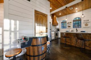 Lilypad Lodge - Private pond Hot Tub & Deck - 9