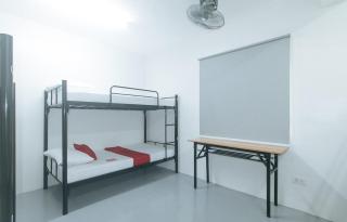 RedDoorz at Qhouzz near PUP - Manille - 0