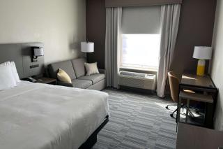 Comfort Inn & Suites - 5