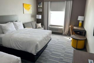 Comfort Inn & Suites - 3