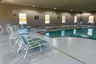 Comfort Inn & Suites - 2